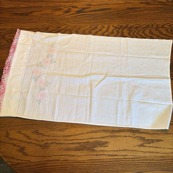 VTG Antique Single Cotton Pillowcase Embroidered Floral Design & Crochet Edging - Picture 7 of 8